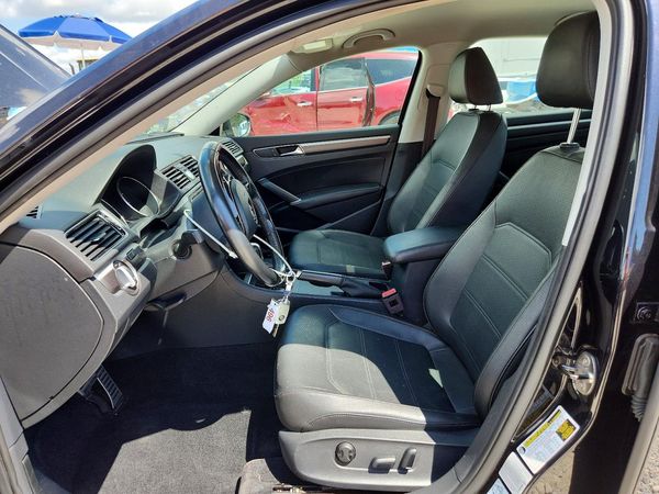 2017 VOLKSWAGEN PASSAT
