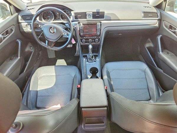 2017 VOLKSWAGEN PASSAT