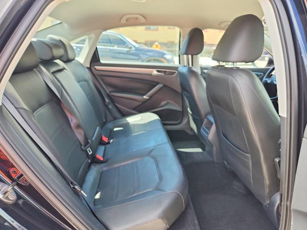 2017 VOLKSWAGEN PASSAT