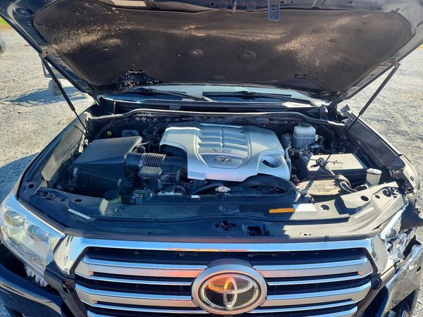 2017 TOYOTA LAND CRUISER VX-R