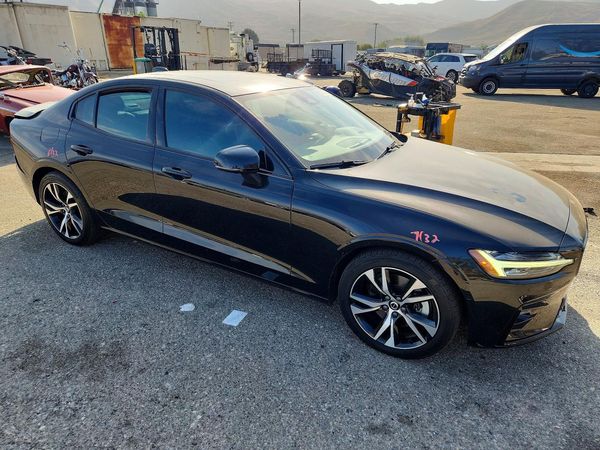 2024 VOLVO S60