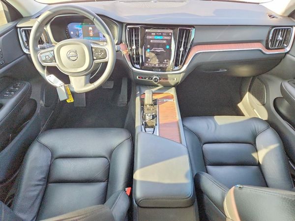 2024 VOLVO S60