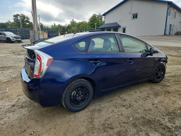 2015 TOYOTA PRIUS