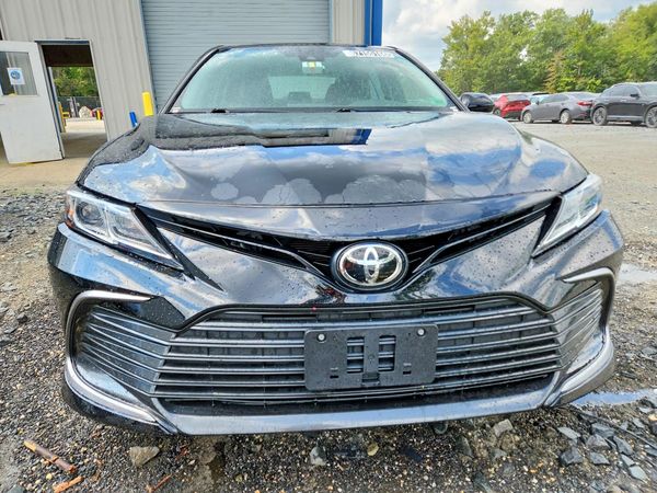 2021 TOYOTA CAMRY LE + Convenient Pkg
