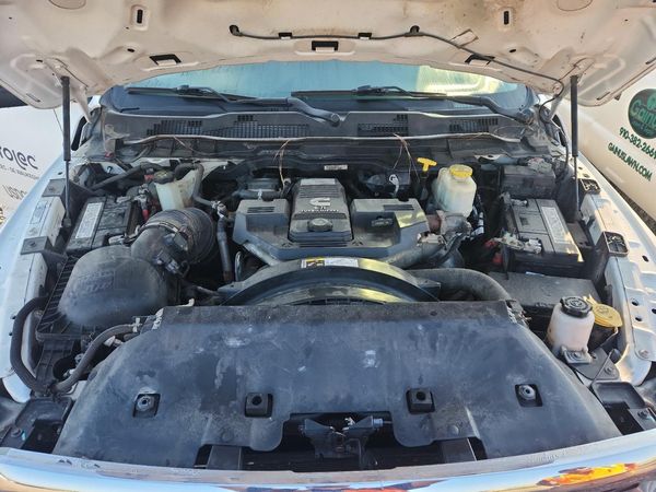 2018 RAM 4500 CREW CAB CHASSIS — Engine bay