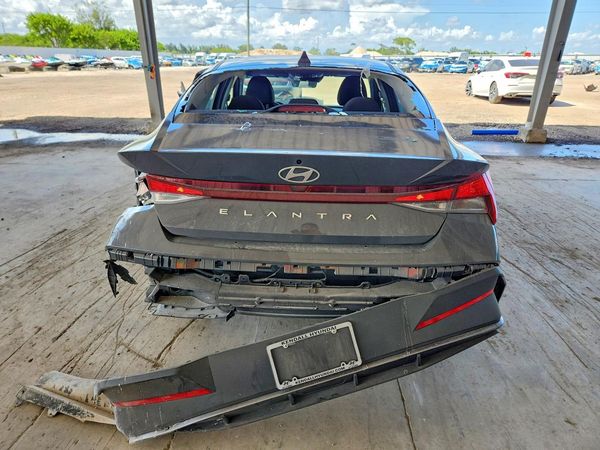 2024 HYUNDAI ELANTRA