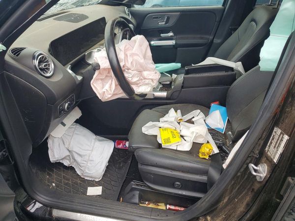 2021 MERCEDES-BENZ GLB-CLASS GLB250-4M — DENT