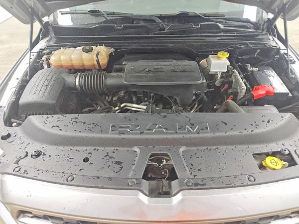 2022 RAM 1500 Big Horn, Lone Star — Engine bay