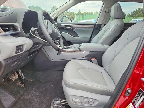 2025 TOYOTA HIGHLANDER Limited — DENT