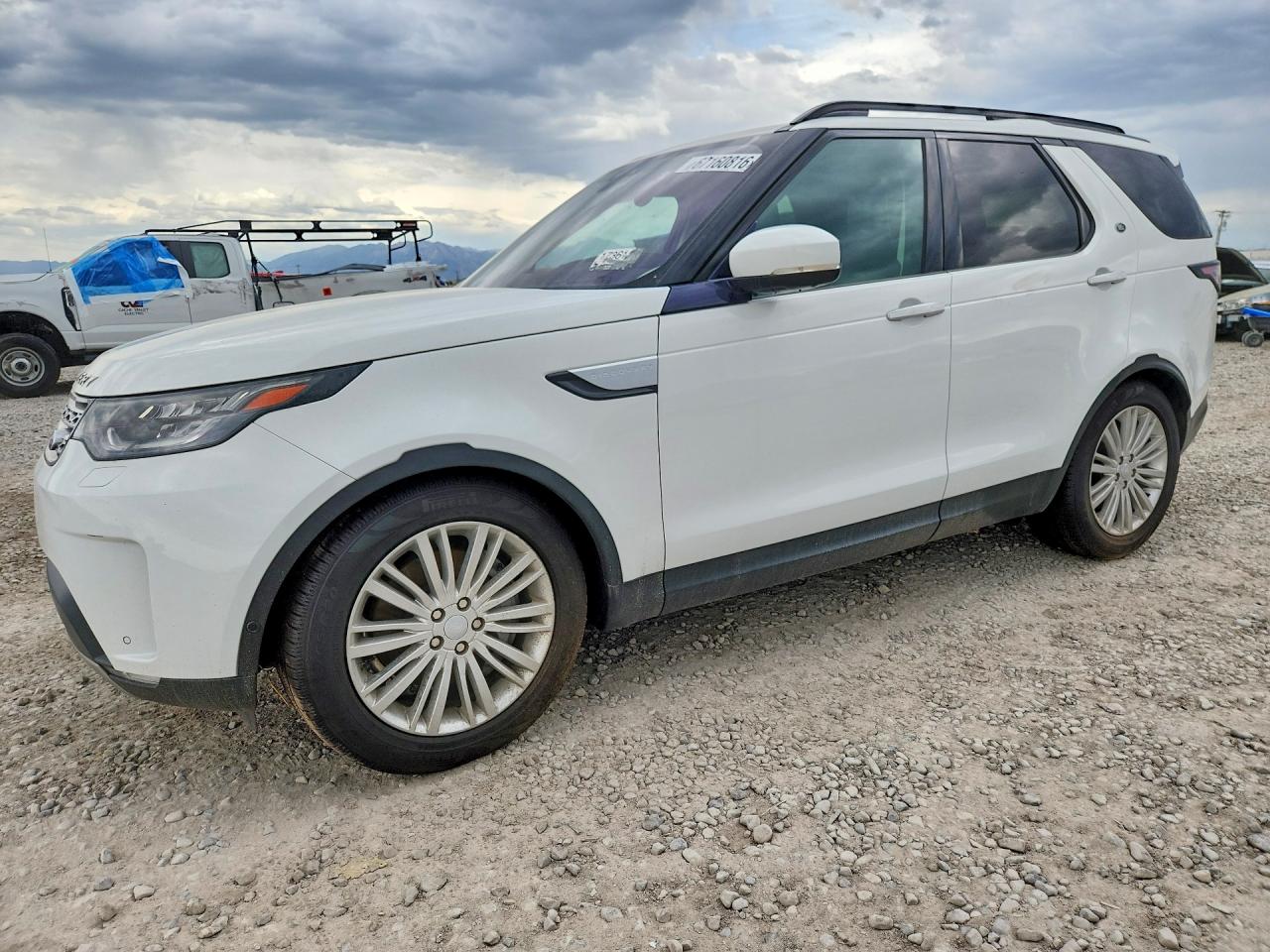 2018 LAND ROVER DISCOVERY HSE Luxury — Front 3/4