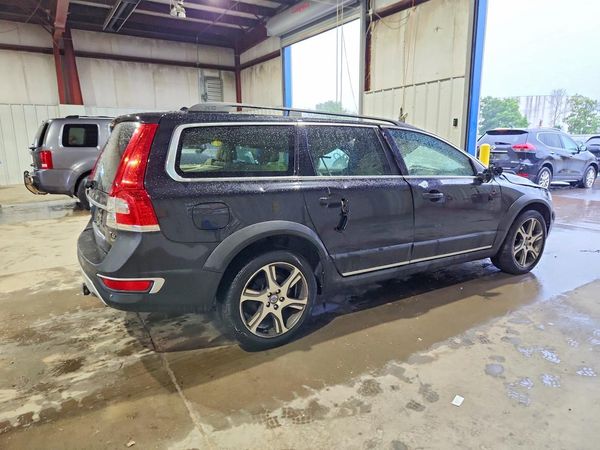 2015 VOLVO XC70 Premier+ (non R design)