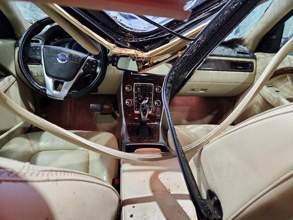 2015 VOLVO XC70 Premier+ (non R design)