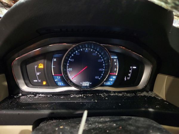 2015 VOLVO XC70 Premier+ (non R design)
