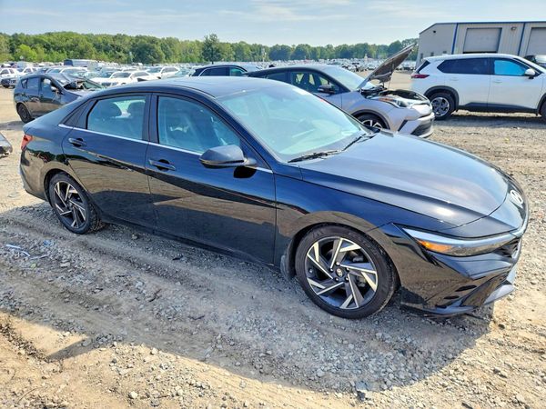 2024 HYUNDAI ELANTRA