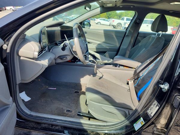 2024 HYUNDAI ELANTRA
