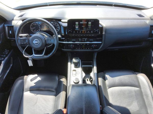 2025 NISSAN PATHFINDER SL