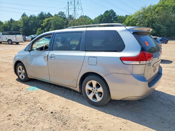 2013 TOYOTA SIENNA