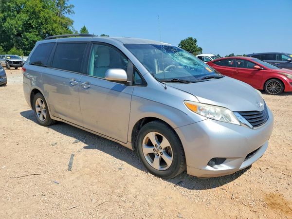 2013 TOYOTA SIENNA