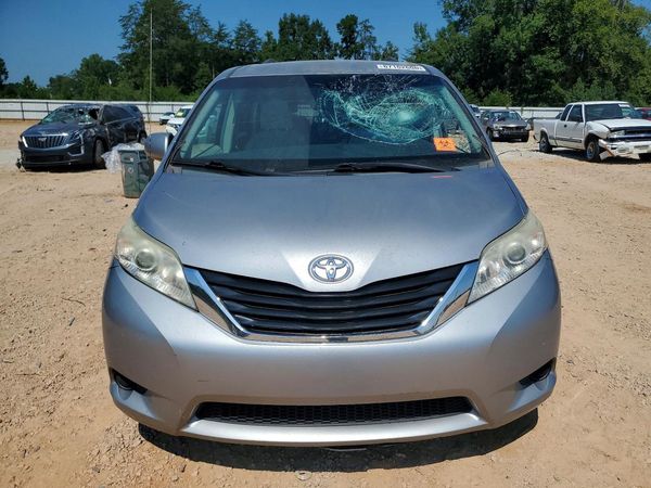 2013 TOYOTA SIENNA