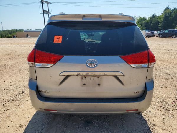 2013 TOYOTA SIENNA