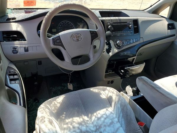2013 TOYOTA SIENNA