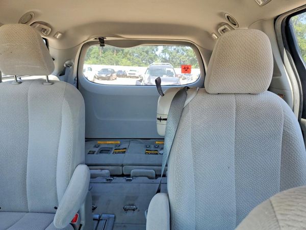 2013 TOYOTA SIENNA