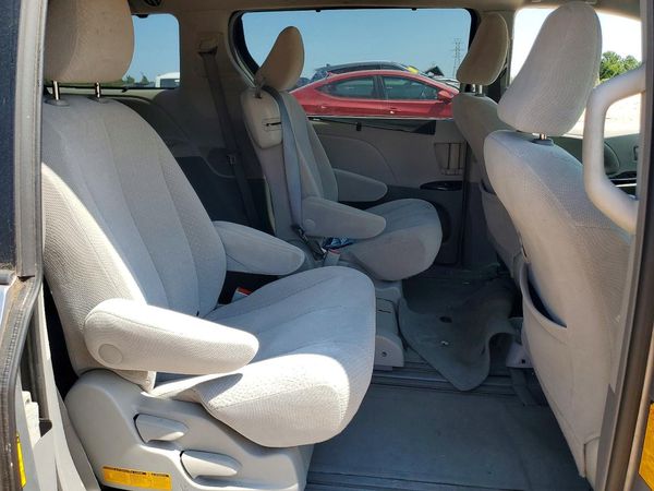 2013 TOYOTA SIENNA