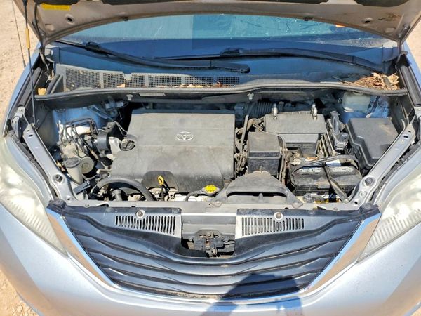 2013 TOYOTA SIENNA