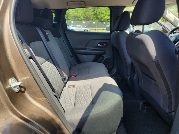 2025 NISSAN KICKS