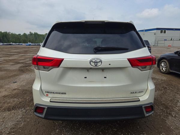 2017 TOYOTA HIGHLANDER SE/XLE