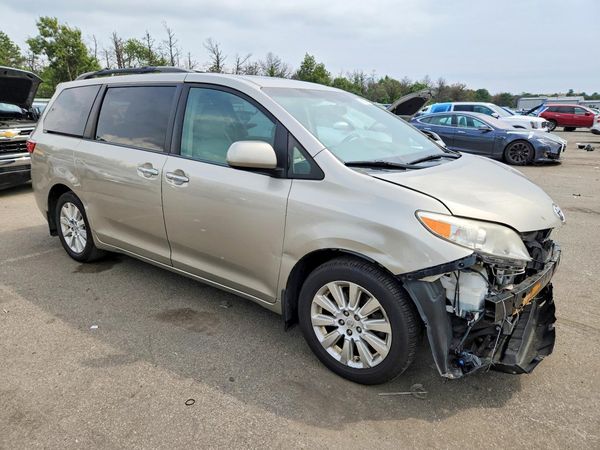2015 TOYOTA SIENNA