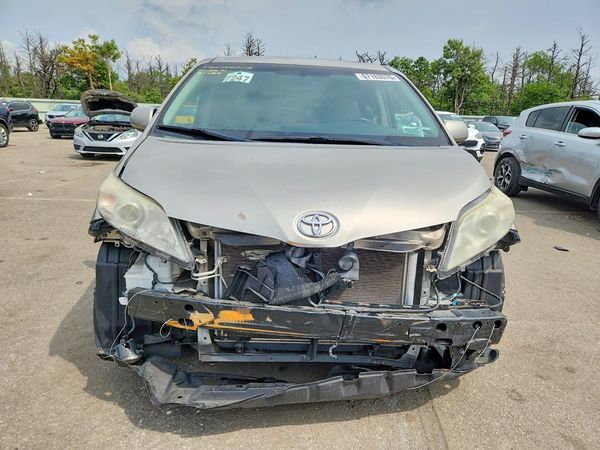 2015 TOYOTA SIENNA