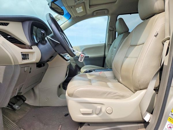 2015 TOYOTA SIENNA