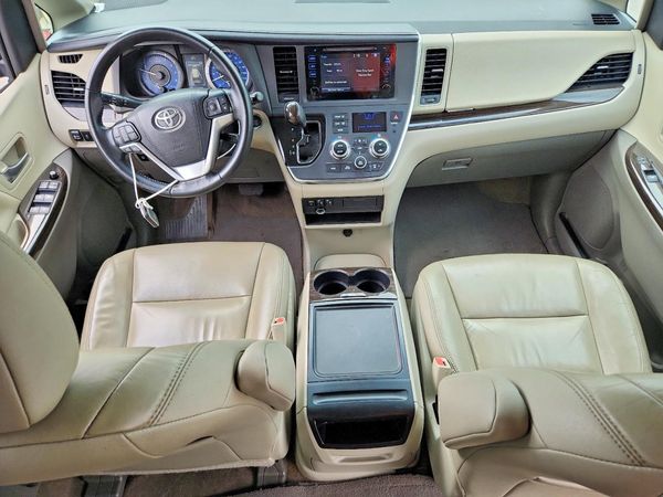 2015 TOYOTA SIENNA