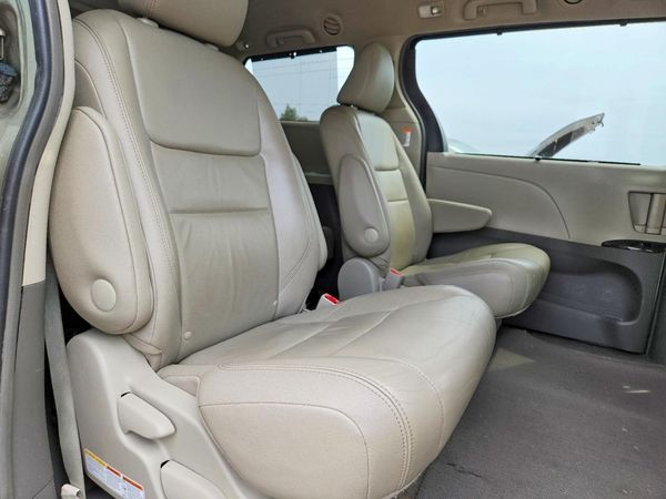 2015 TOYOTA SIENNA