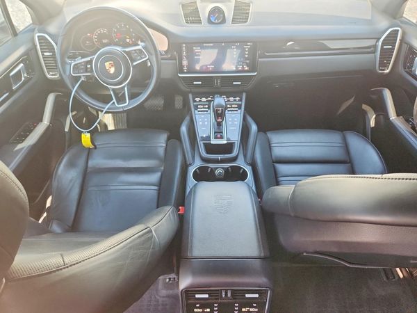 2019 PORSCHE CAYENNE