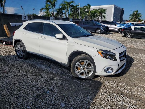 2020 MERCEDES-BENZ GLA-CLASS — Passenger 3/4