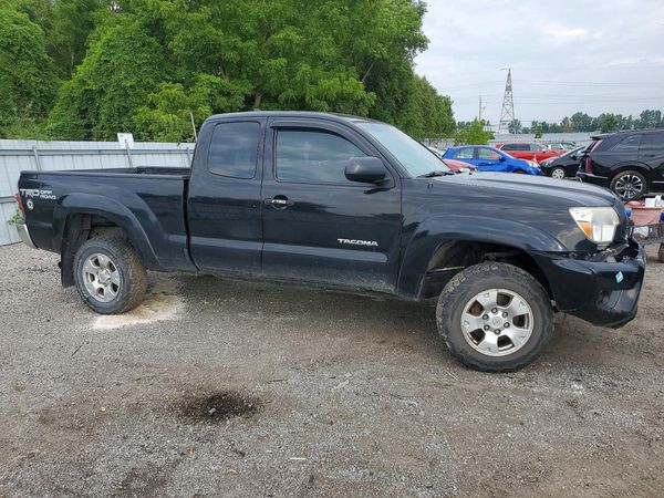 2014 TOYOTA TACOMA V6 Delux Grade
