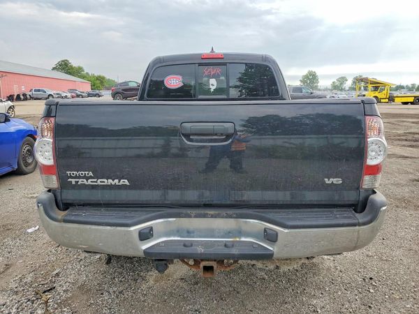 2014 TOYOTA TACOMA V6 Delux Grade