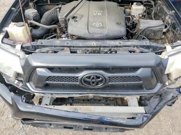 2014 TOYOTA TACOMA V6 Delux Grade