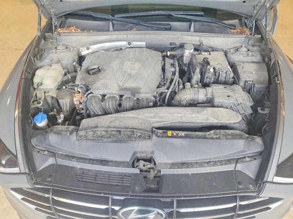 2021 HYUNDAI SONATA — Engine bay