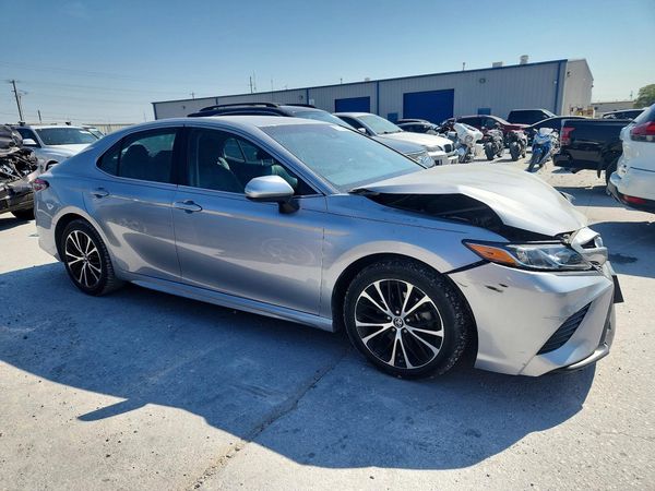 2018 TOYOTA CAMRY