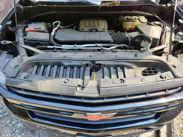 2021 CHEVROLET SILVERADO Custom — Engine bay