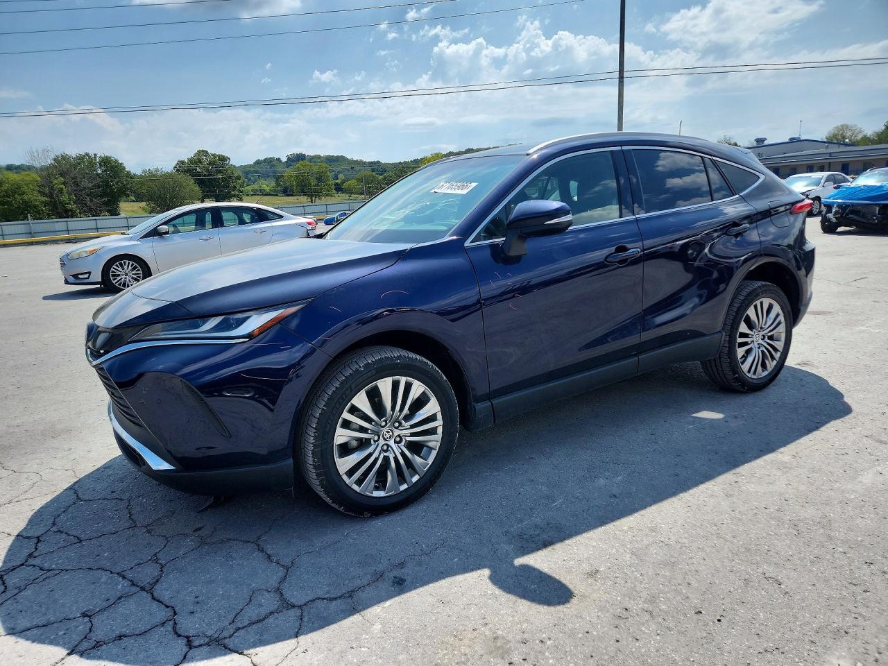 2022 TOYOTA VENZA — Front 3/4