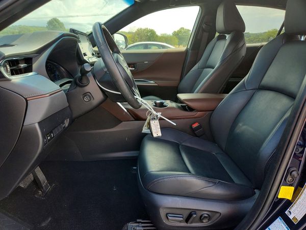 2022 TOYOTA VENZA — DENT