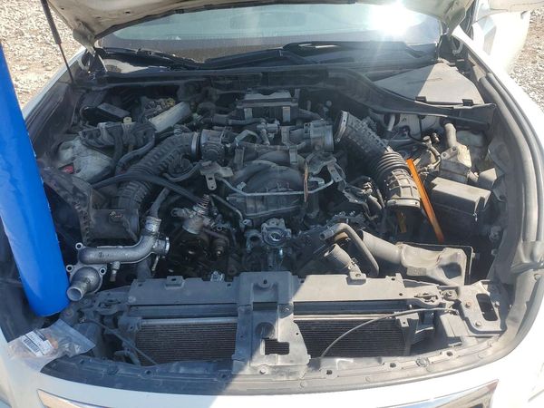 2013 INFINITI M56 — Engine bay
