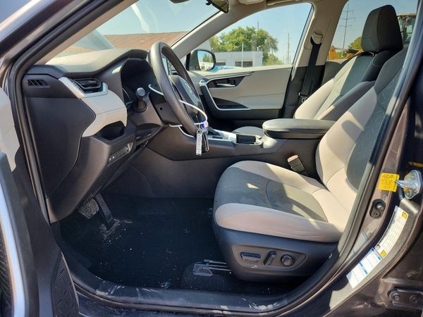 2020 TOYOTA RAV4 XLE