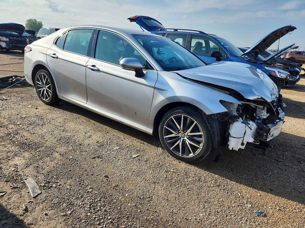 2021 TOYOTA CAMRY XLE