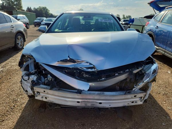 2021 TOYOTA CAMRY XLE