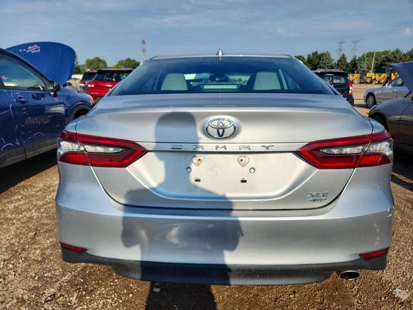 2021 TOYOTA CAMRY XLE
